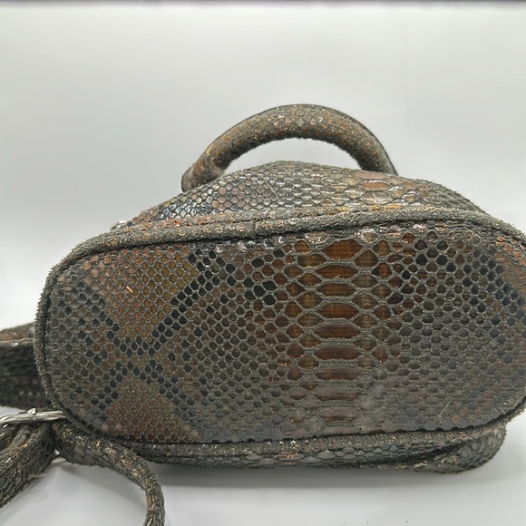 Green vegan animal snake skin mini crossbody purse - Picture 7 of 9